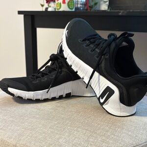 Nike Black and White Running Sneakers